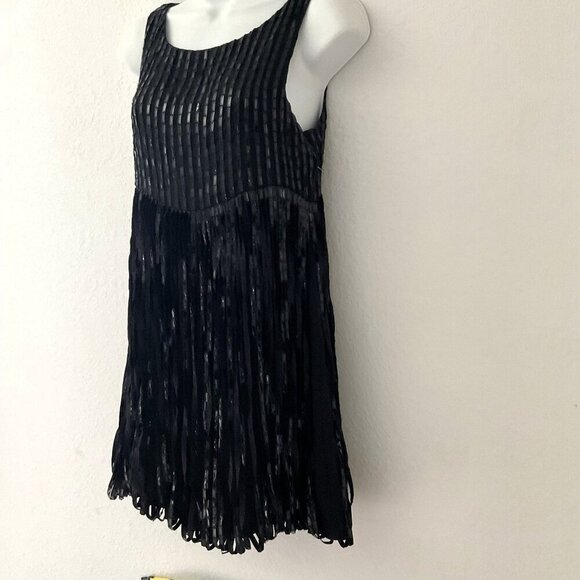 ALICE + OLIVIA SILK GEORGETTE BUBBLE HEM SEQUIN DRESS - Picture 9 of 15